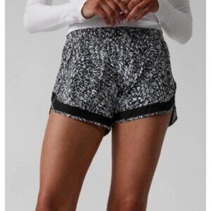 Athleta Printed Mesh Racer Run Short Black White Pattern Athletic Size M 4"